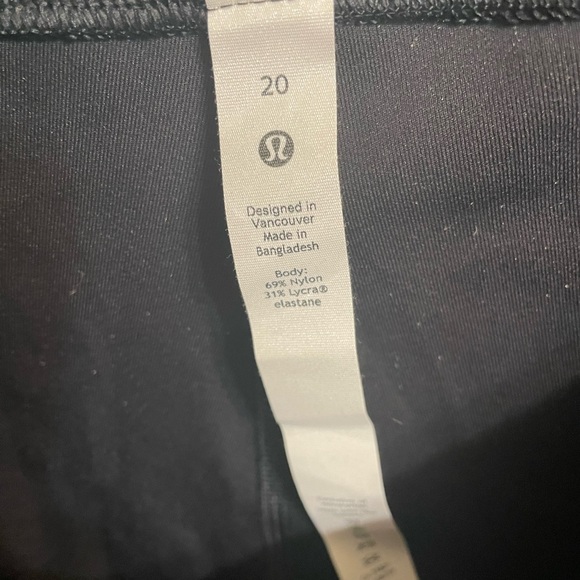 Lululemon leggings in perfect condition! only worn to try on. No pockets - Picture 5 of 5